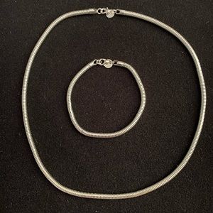 Brand New, Sterling Silver (S925) 
Lightweight, Bracelet & Necklace Set